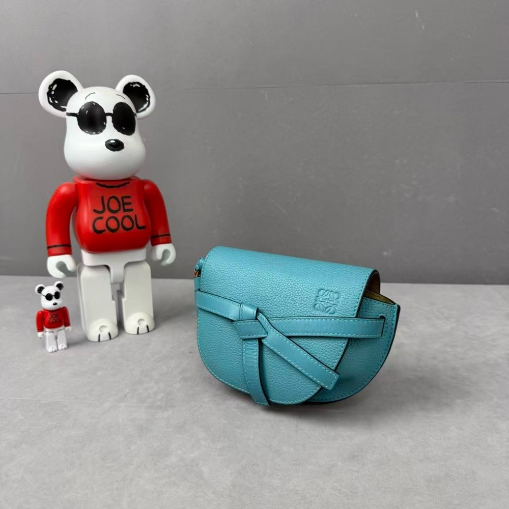 Authentic Loewe Teal Crossbody Bag - Picture 2 of 7